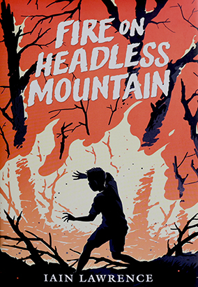 Couverture du livre Fire on Headless Mountain, dʼIain Lawrence